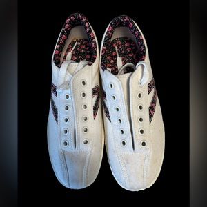 Tretorn nylite new shoes.